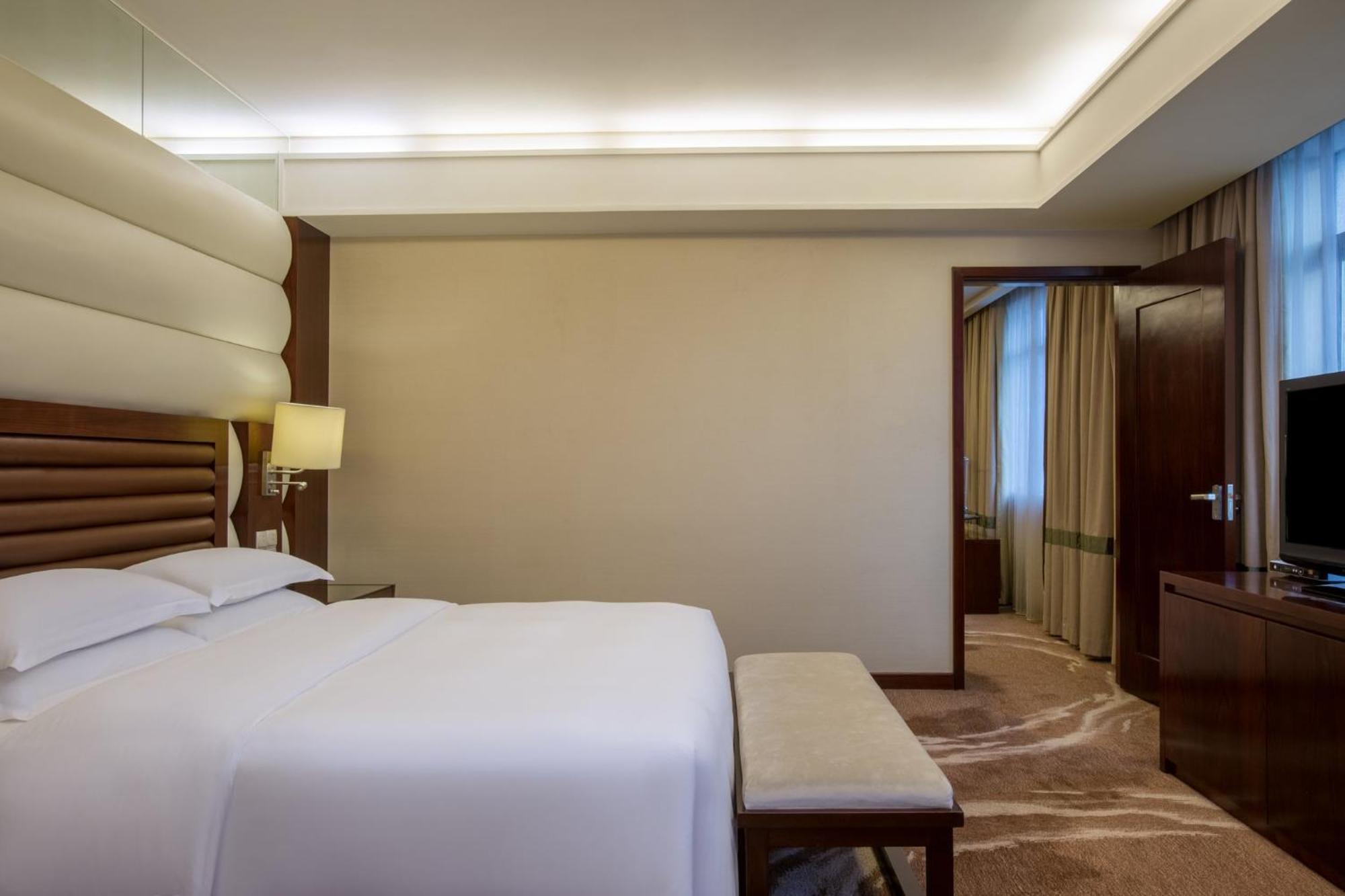 Crowne Plaza Foshan By Ihg - Canton Fair Free Shuttle Bus Ngoại thất bức ảnh